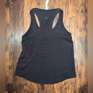 black lululemon tank top